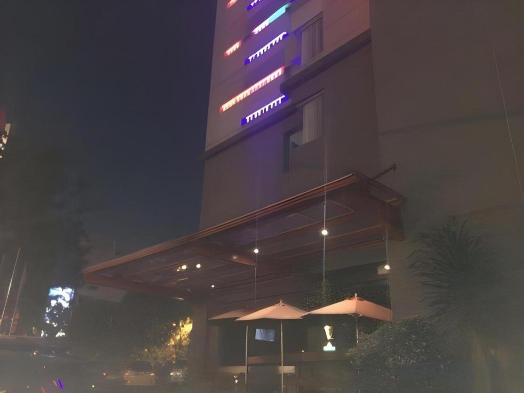 סוראבאיה G Suites Hotel By Amithya מראה חיצוני תמונה