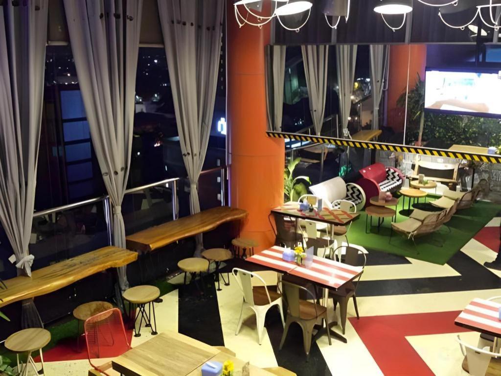 סוראבאיה G Suites Hotel By Amithya מראה חיצוני תמונה