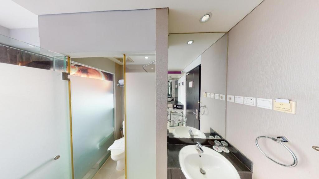 סוראבאיה G Suites Hotel By Amithya מראה חיצוני תמונה